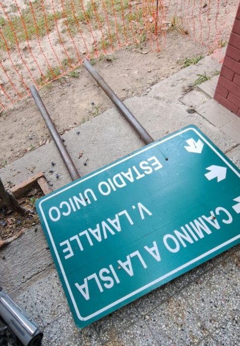 Cartel-avenida-Tavella-474x683